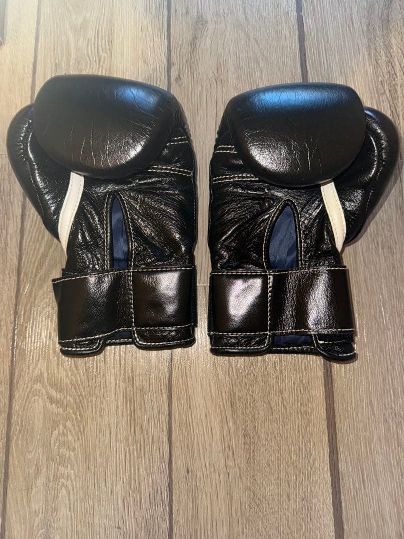 Winning ブラック 8oz ボクシンググローブ