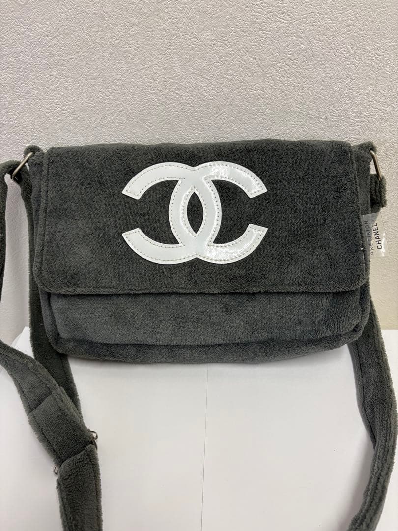 CHANEL グレー スエード ショルダーバッグ ノベルティ