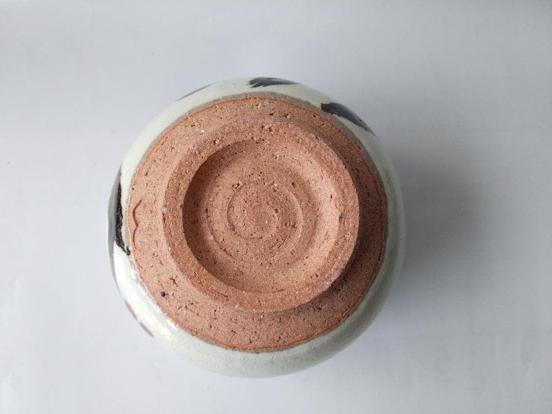 一三窯 北風一三 紅梅茶碗 共箱 栞 茶道具 抹茶碗 新品 未使用 です。