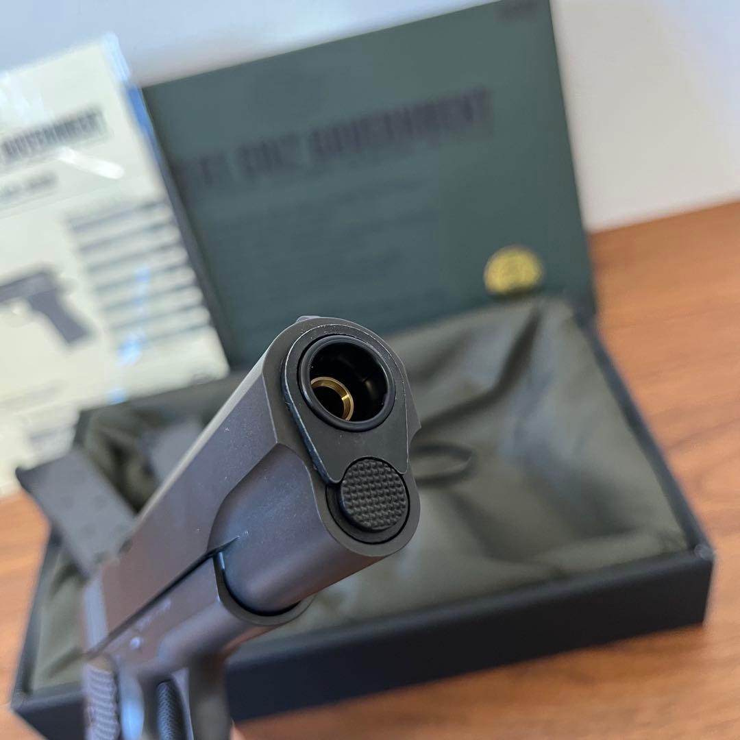 極美品 東京マルイ M1911A1 ガスガン 予備マガジン付き ガバメント