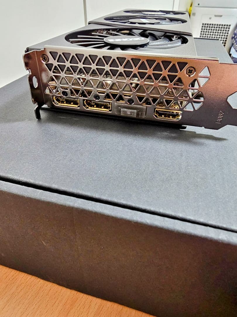 ELSA GeForce RTX 4070 Ti ERAZOR グラボ