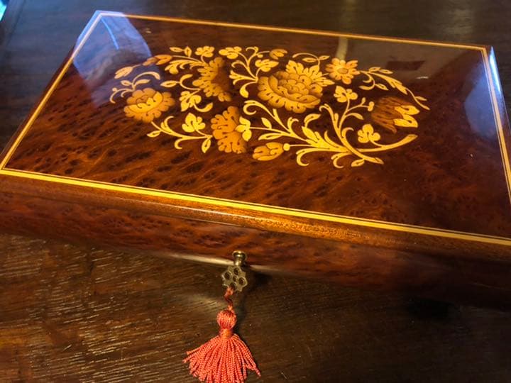 リュージュ　オルゴール　モーツァルト　メヌエット　象嵌　鍵付ジュエリーボックス