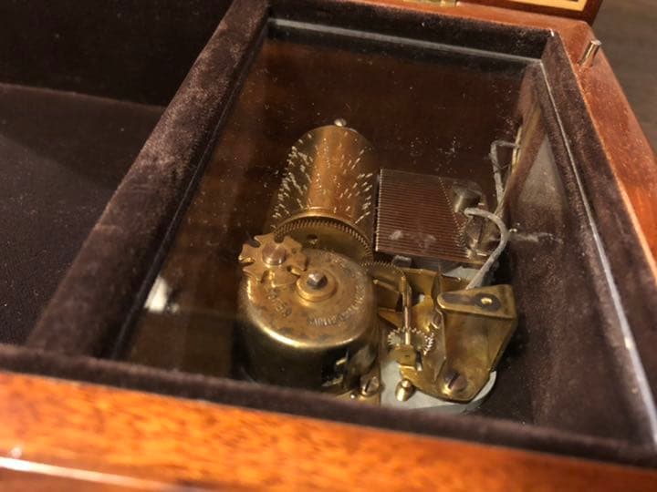 リュージュ　オルゴール　モーツァルト　メヌエット　象嵌　鍵付ジュエリーボックス