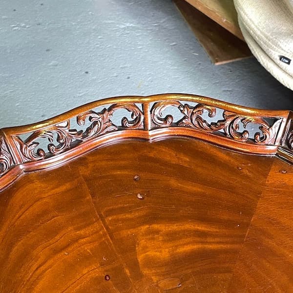 アンティーク調　オケージョナルテーブル　サイドテーブル　猫足机　透かし彫り