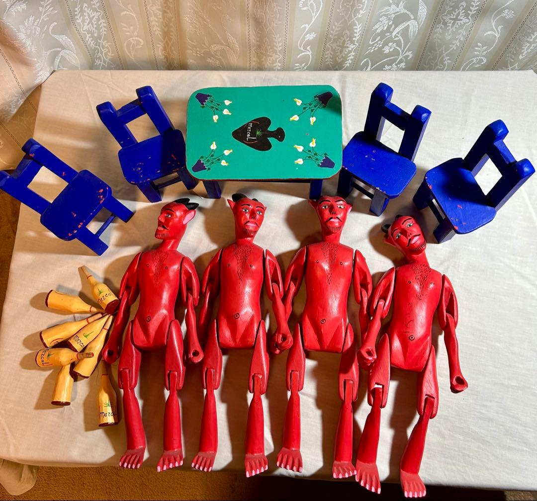 メキシコ　ウッドカービング　Inocencio Vasquez 作　「悪魔の宴」