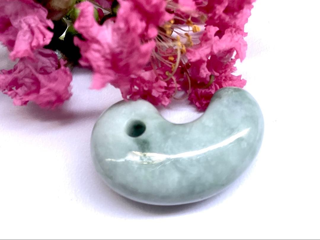 過密な結晶‼️ 古代より神宿る糸魚川翡翠勾玉　吉祥開運の守護石をお身近に　鑑別書付