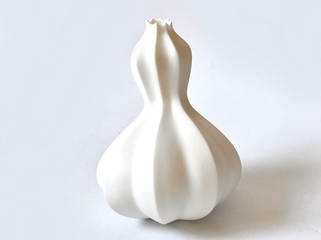 陶芸家　作家物　人気作家　若杉聖子　白磁　一輪挿し　花入　花瓶　共箱