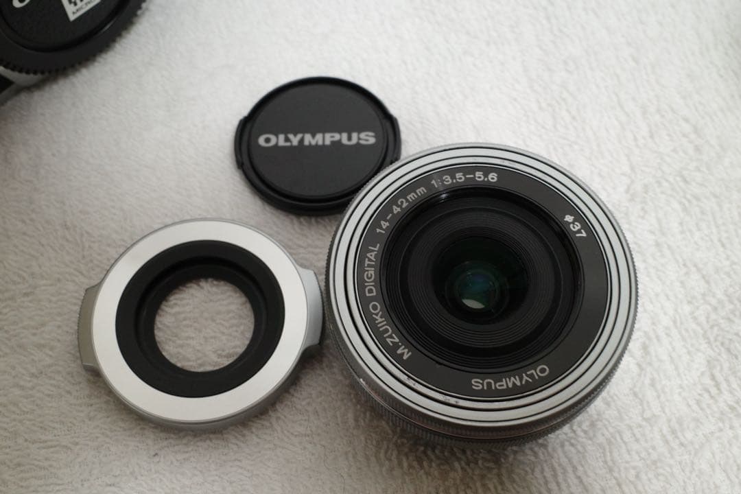 OLYMPUS OM-D E-M10 Mark III ボディ+周辺アクセサリー