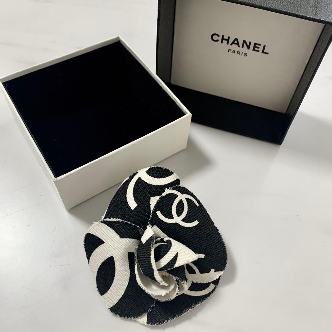 CHANEL シャネル　CCロゴ　カメリア　コサージュ ブローチ 箱付き