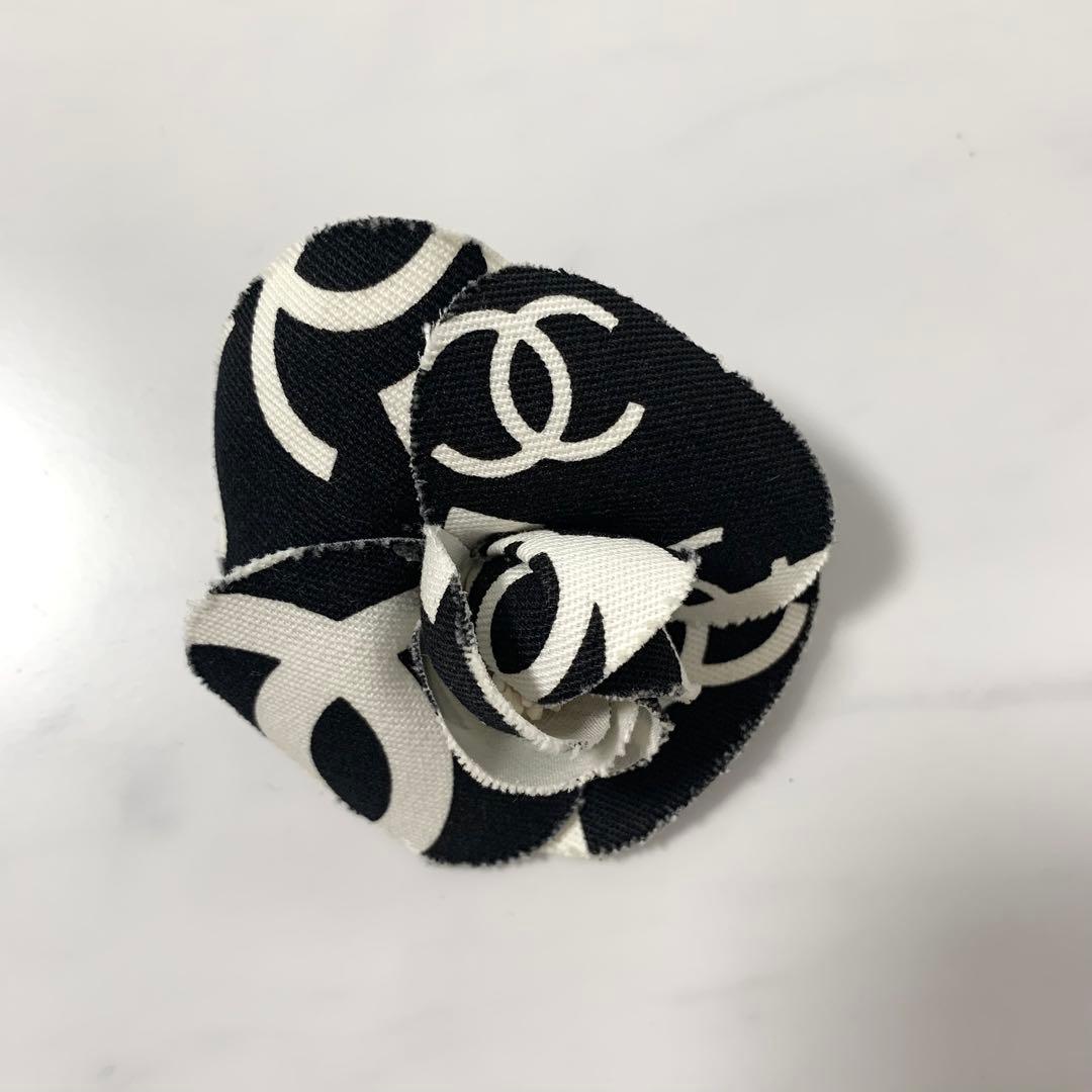 CHANEL シャネル　CCロゴ　カメリア　コサージュ ブローチ 箱付き