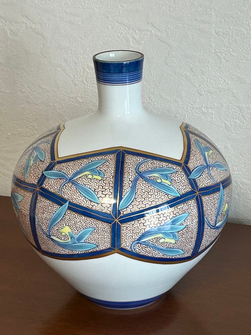 【香蘭社謹製】染錦 蘭つなぎ 花瓶【希少美品】