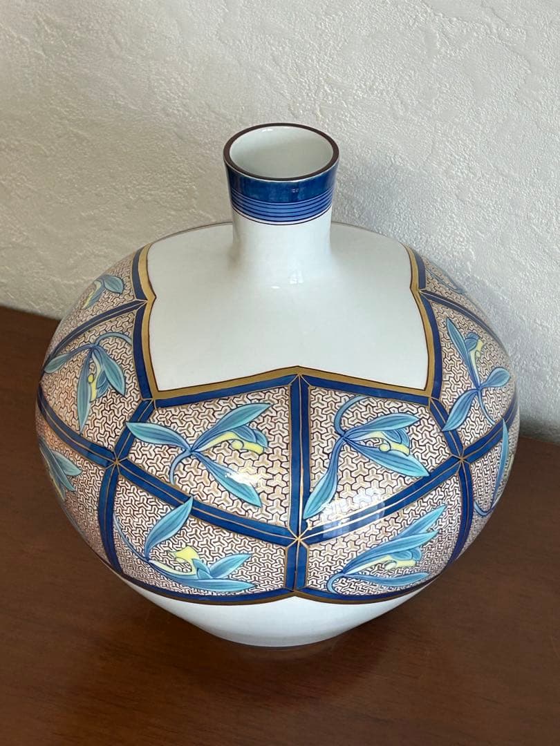 【香蘭社謹製】染錦 蘭つなぎ 花瓶【希少美品】