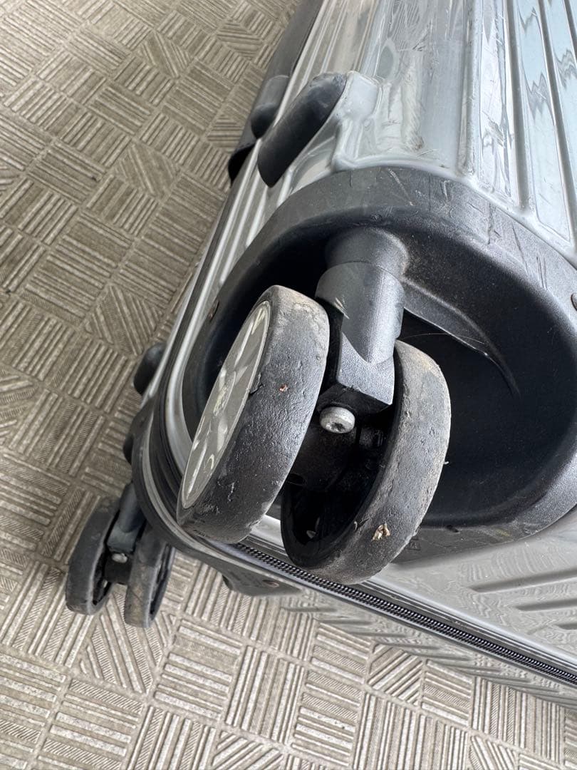 RIMOWA シルバー 大型104L