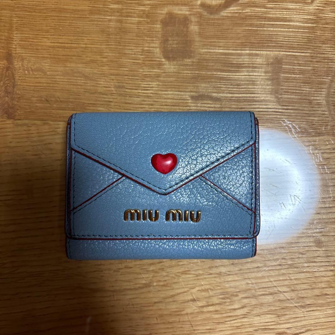 miu miu グレー ハート三つ折り財布