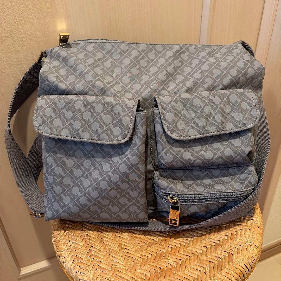 ゲラルディーニ　グレー ショルダーバッグ