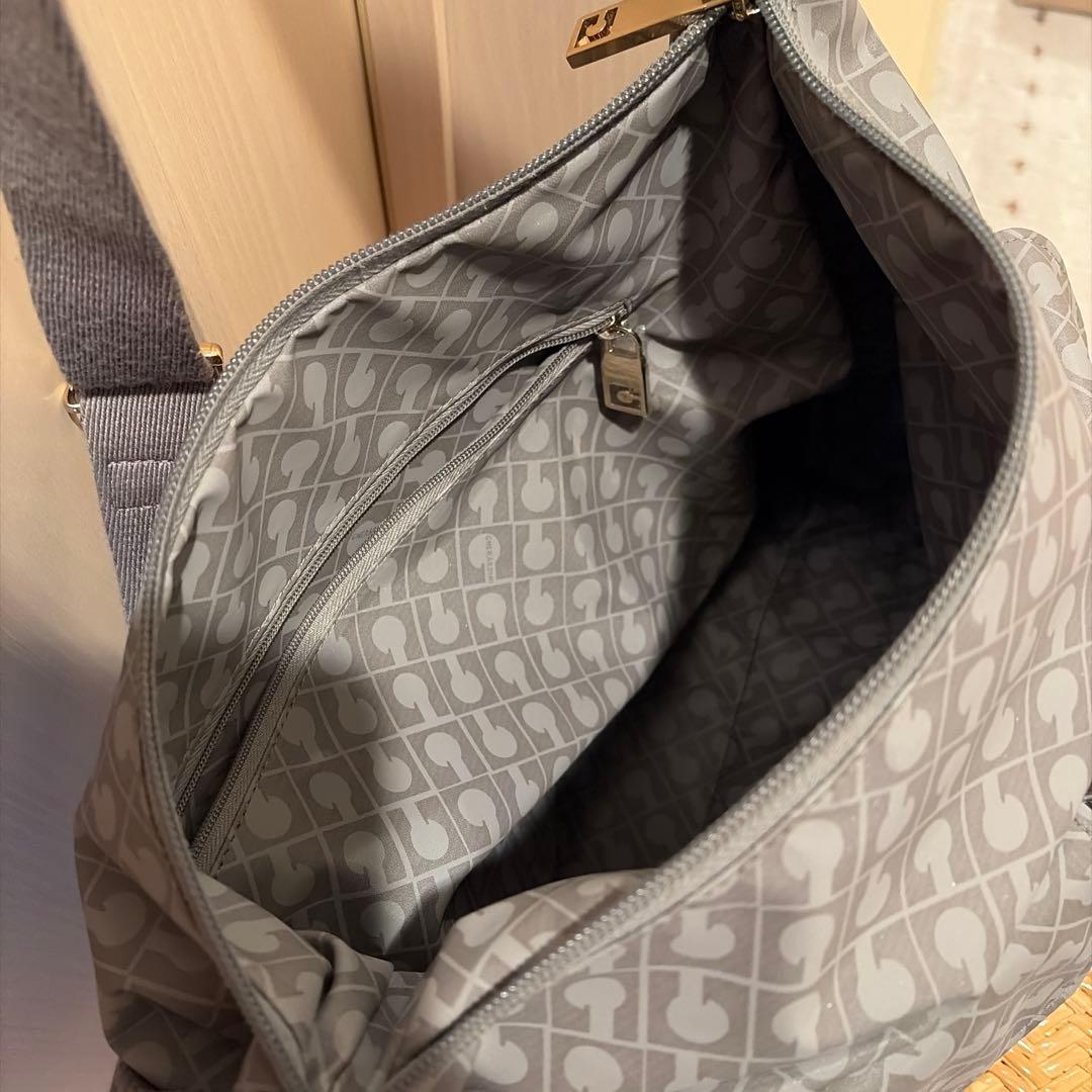 ゲラルディーニ　グレー ショルダーバッグ