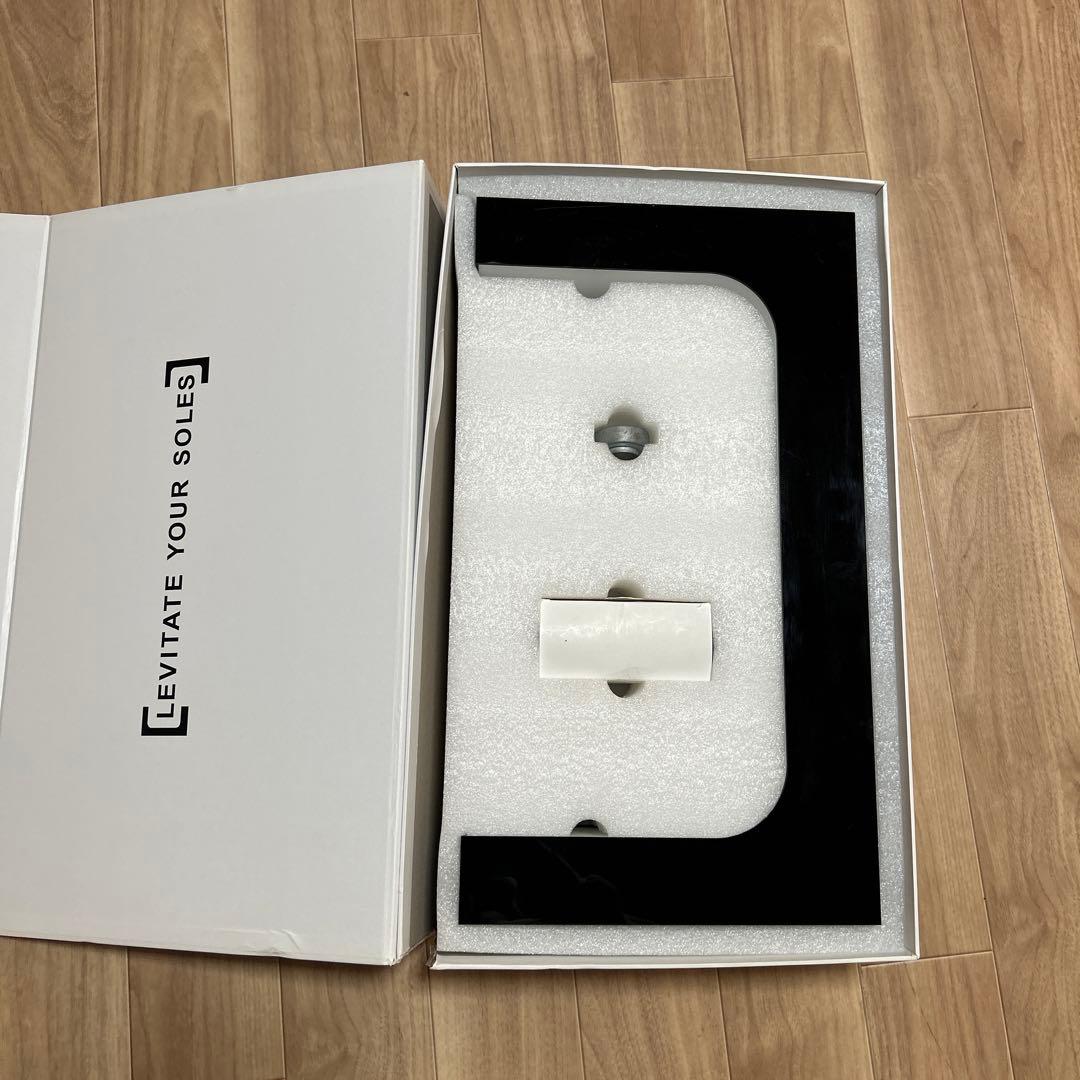 HYPELEV スニーカー展示　ディスプレイ　浮遊