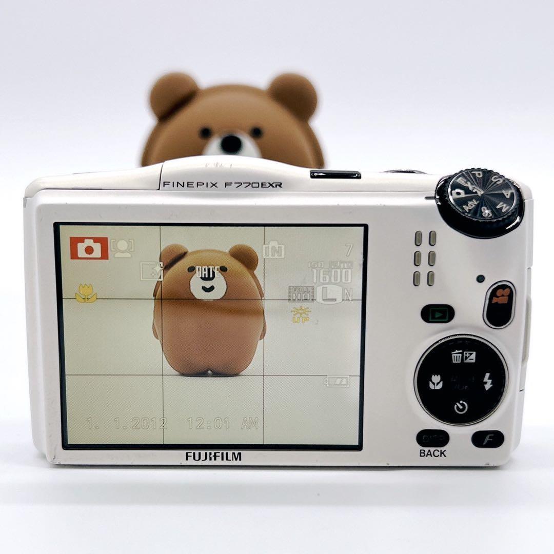 FUJIFILM 富士フイルム FinePix F770EXR ホワイトデジカメ