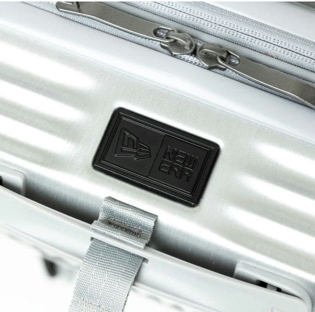 新品　NEWERA　33-38L キャリーケース SMALL シルバー