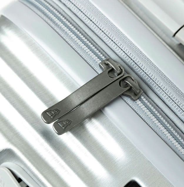 新品　NEWERA　33-38L キャリーケース SMALL シルバー