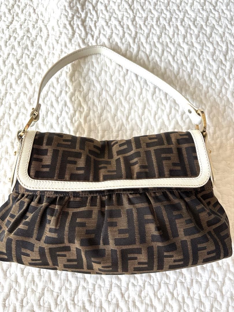 FENDI フェンディ ズッカ柄 ショルダーバッグ ブラウン×ホワイト レザー