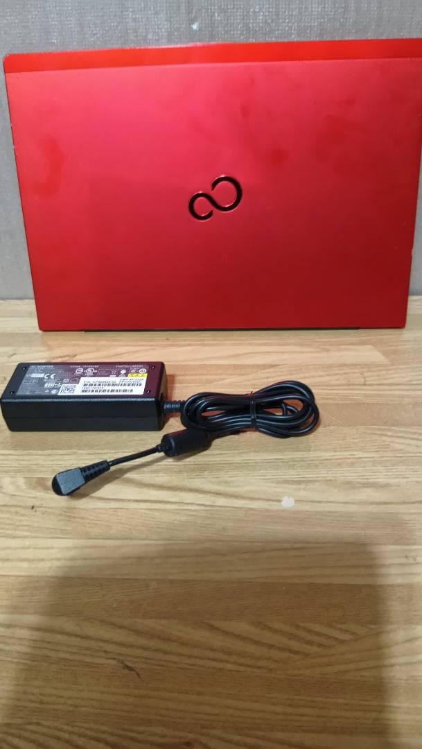 Fujitsu LifeBook UH75/B3 8世代i5