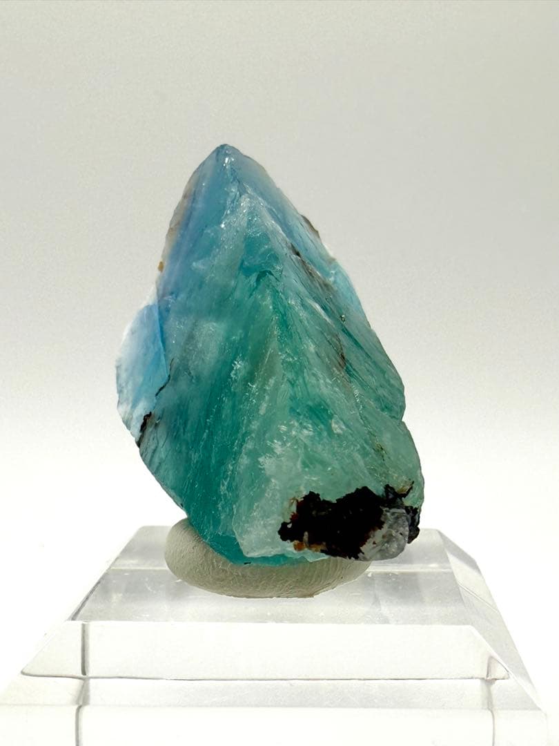 黒い森　フローライト　ドイツ産　天然石　原石　蛍石　鉱物標本