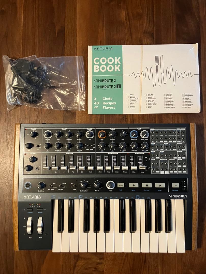 【こう】ARTURIA MINIBRUTE 2 シンセサイザー