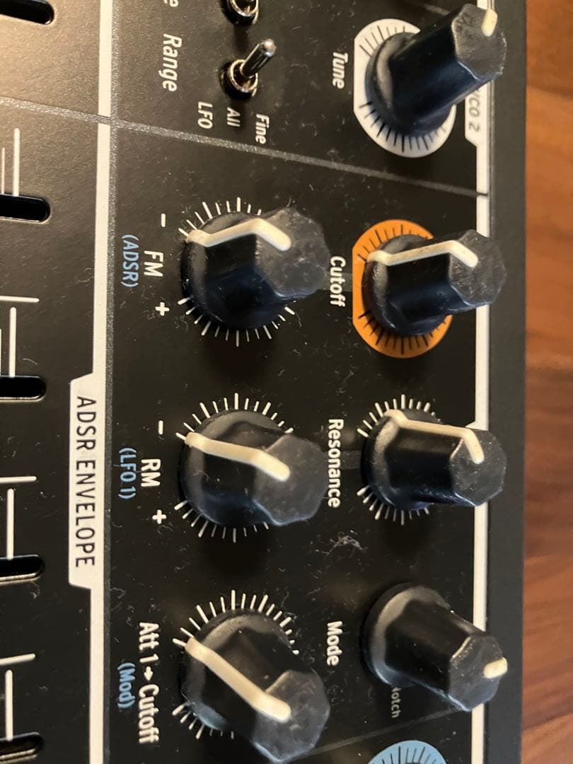 【こう】ARTURIA MINIBRUTE 2 シンセサイザー