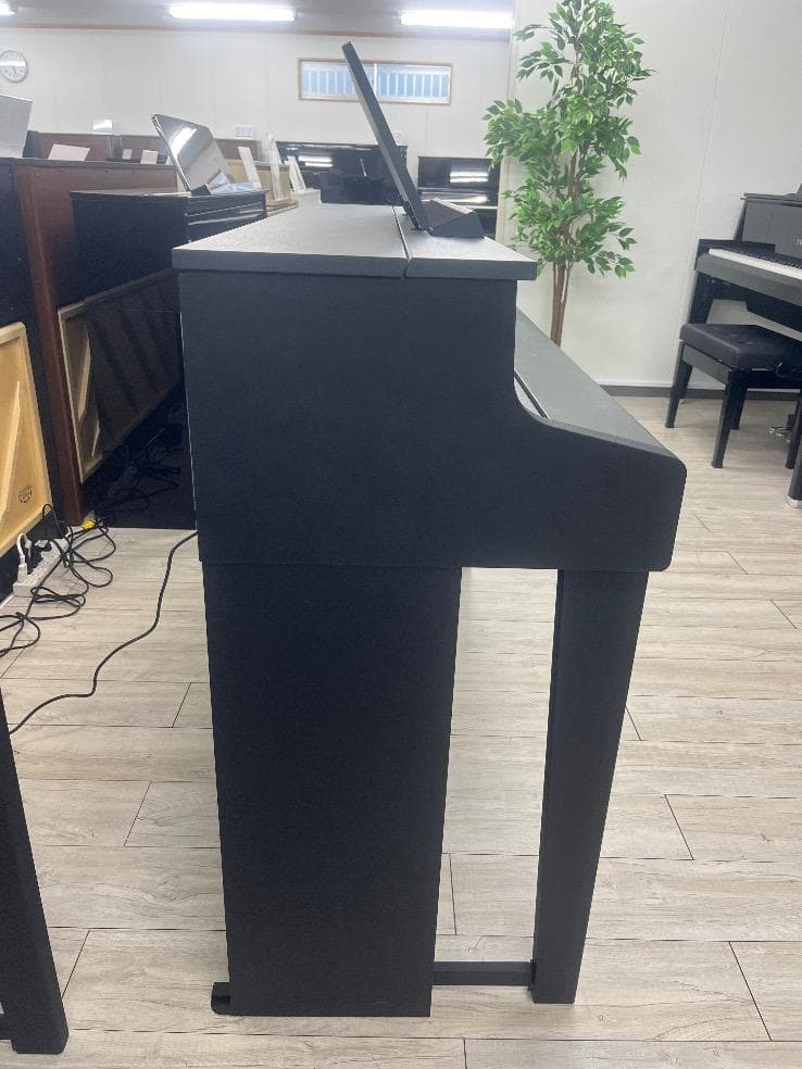 ★77109【電子ピアノ】CASIO　GP310BK　24年製