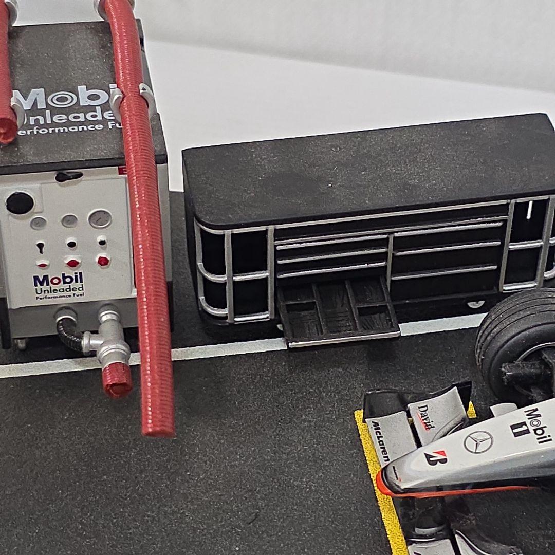 レーシングカー　ホットホイール　メルセデス　マクラーレン　ミニカー　コックピット