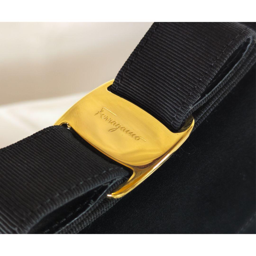 【極美品】フェラガモ ヴァラリボン ハンドバッグ 2way スエード 黒