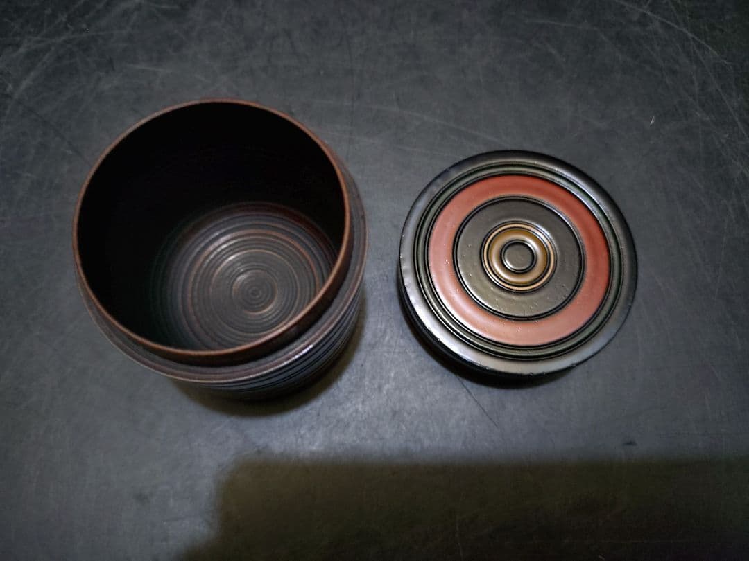 川端近左造　唐物写独楽塗煙草入　共箱　検　表千家