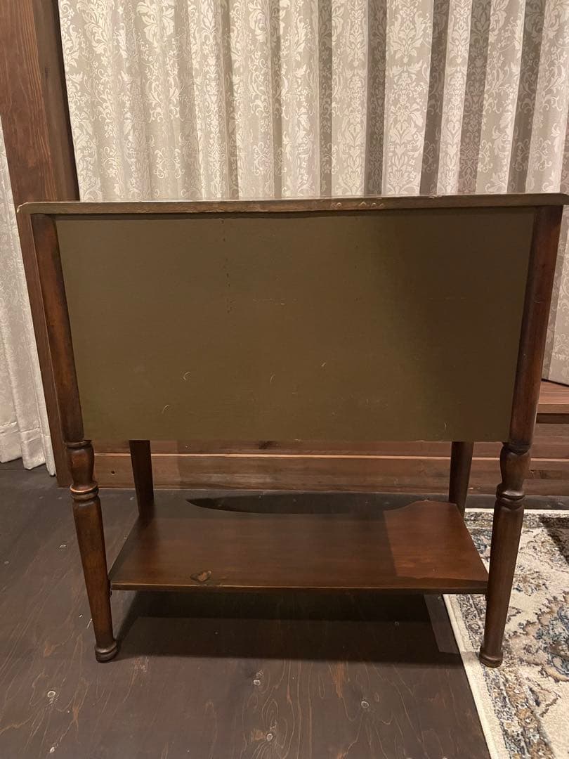 英国アンティーク　サイドボード