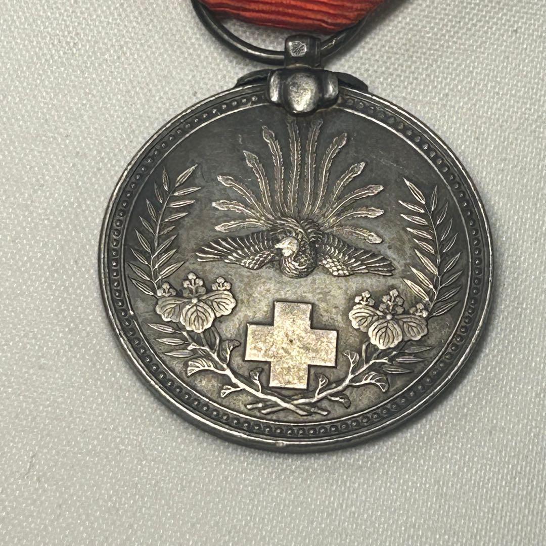 日本赤十字社 金色特別社員章メダル4枚　勲8等白色桐葉章　帝国在郷軍人会バッチ