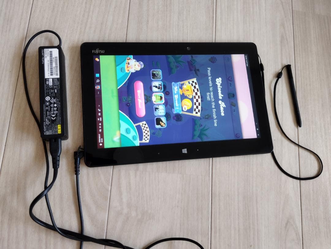 Fujitsu タブレット（モデル不明 / Windows 搭載）