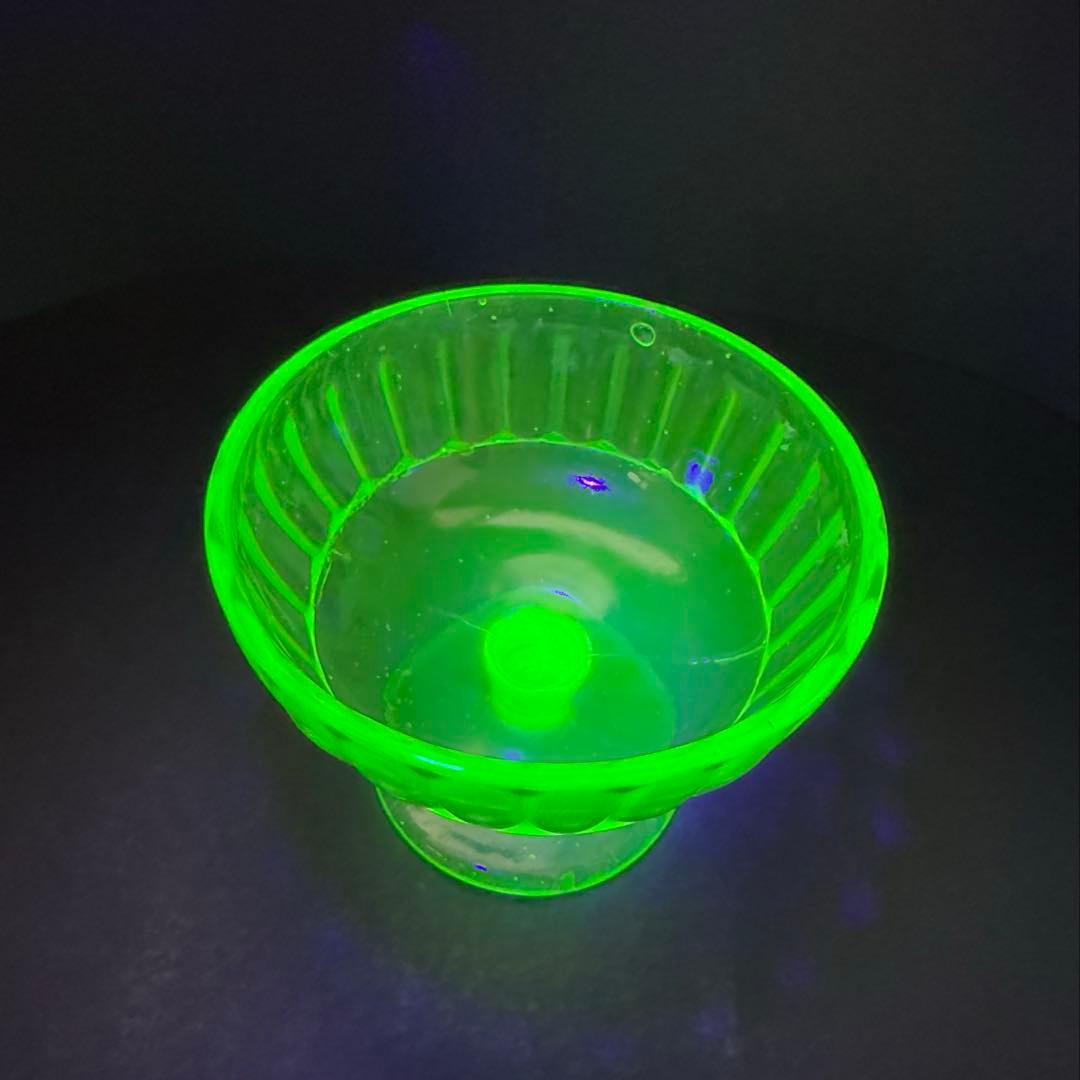 ウランガラス　デザートカップ　送料込み