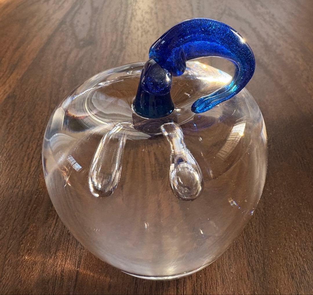 りんごの置物　リチャード・ラカム作　スウェーデン