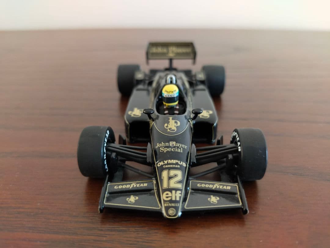 ミニチャンプス 1/43 ロータス ルノー 97T アイルトンセナ 1985