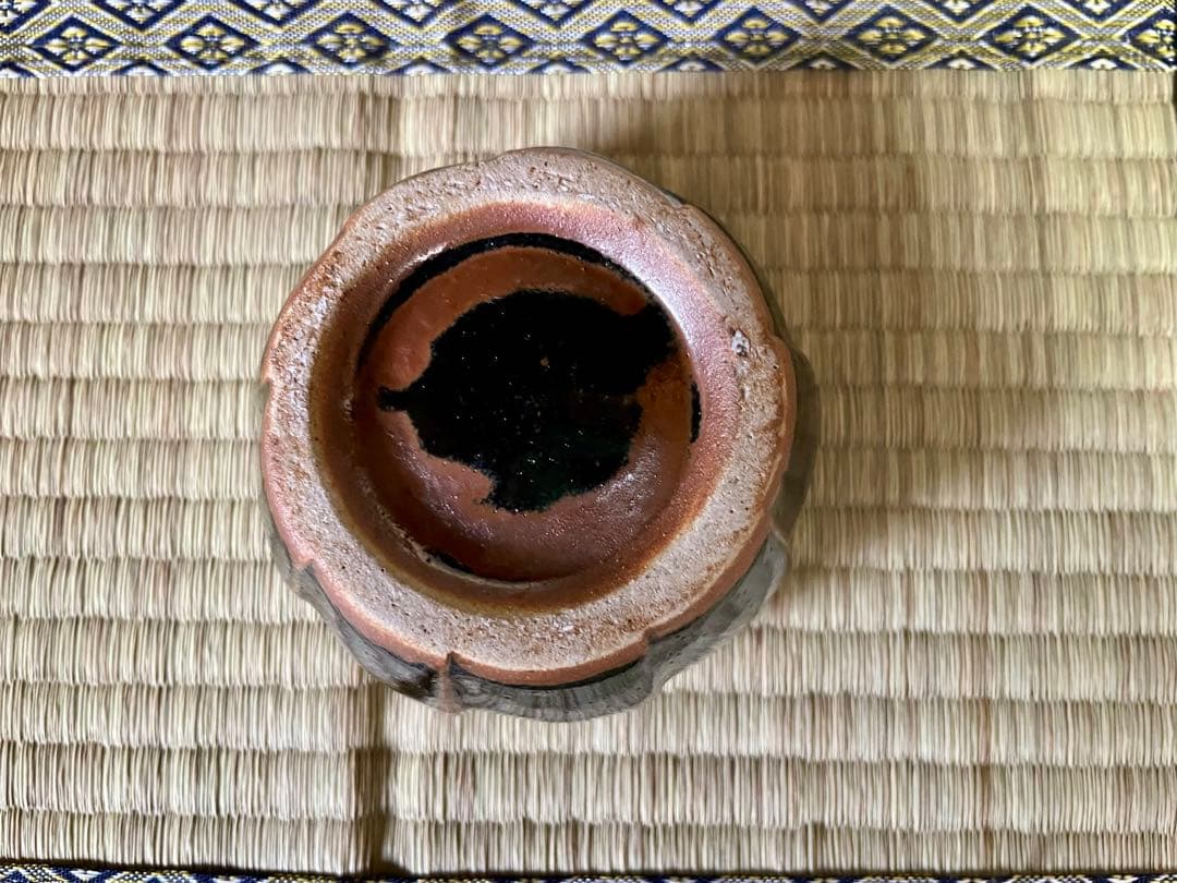 濱田晋作　黒釉面取蓋物