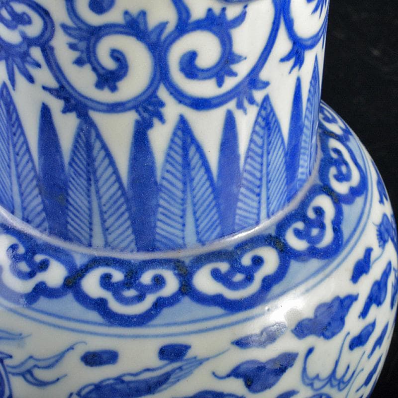 中国　大明萬暦年製款　青花　雲龍唐草文　双耳瓶　V　R7059B