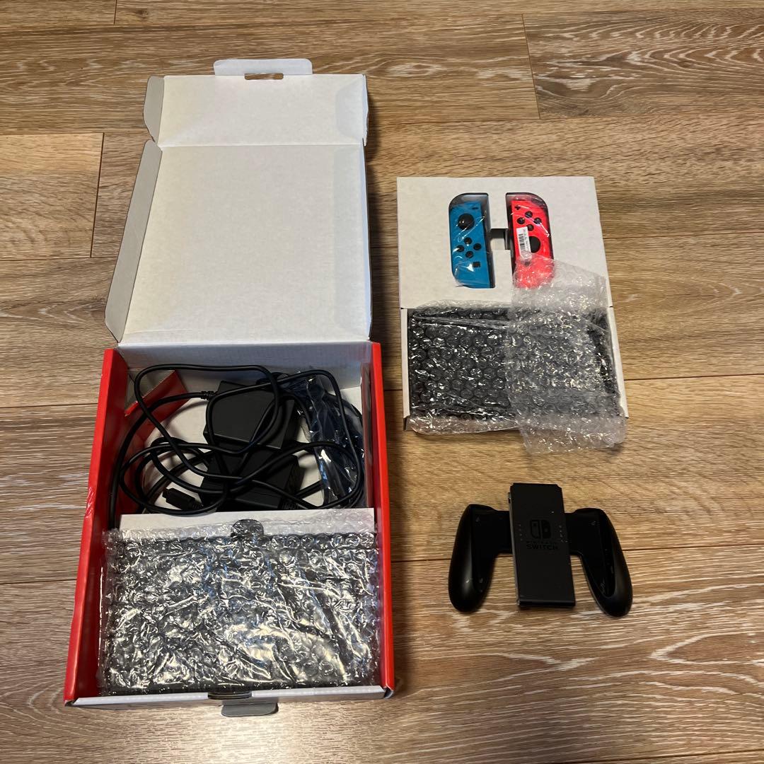 Nintendo Switch 本体 周辺機器付き（ジョイコンに不備あり）