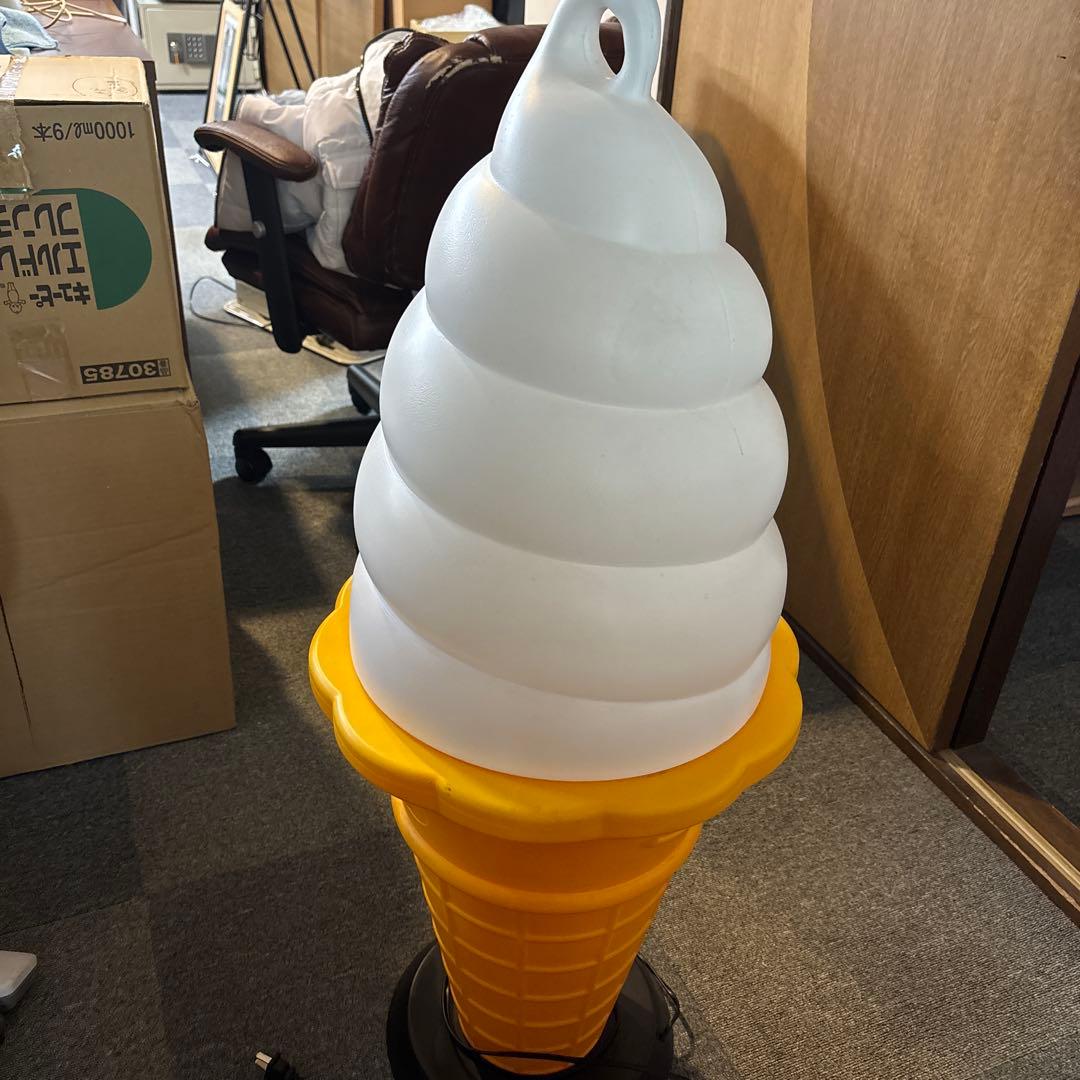 ソフトクリーム型ディスプレイ