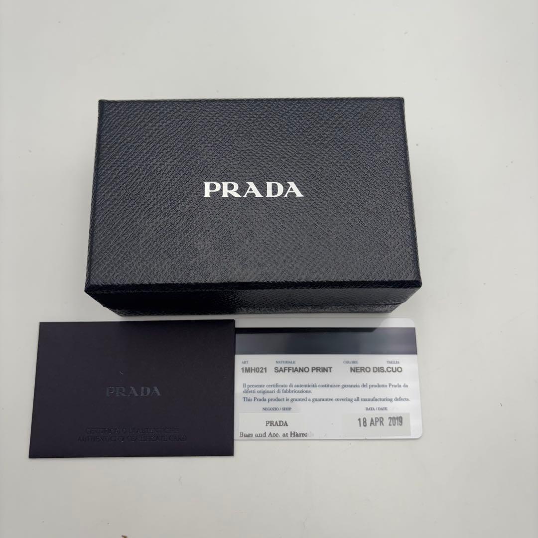 極美品　PRADA ハート柄 三つ折り財布　プラダ　財布　黒　赤　ブラック