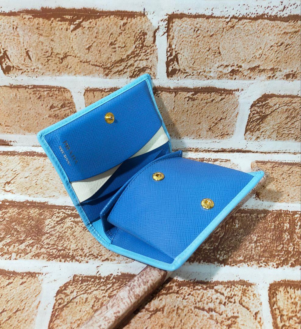 PRADA 水色 二つ折り財布