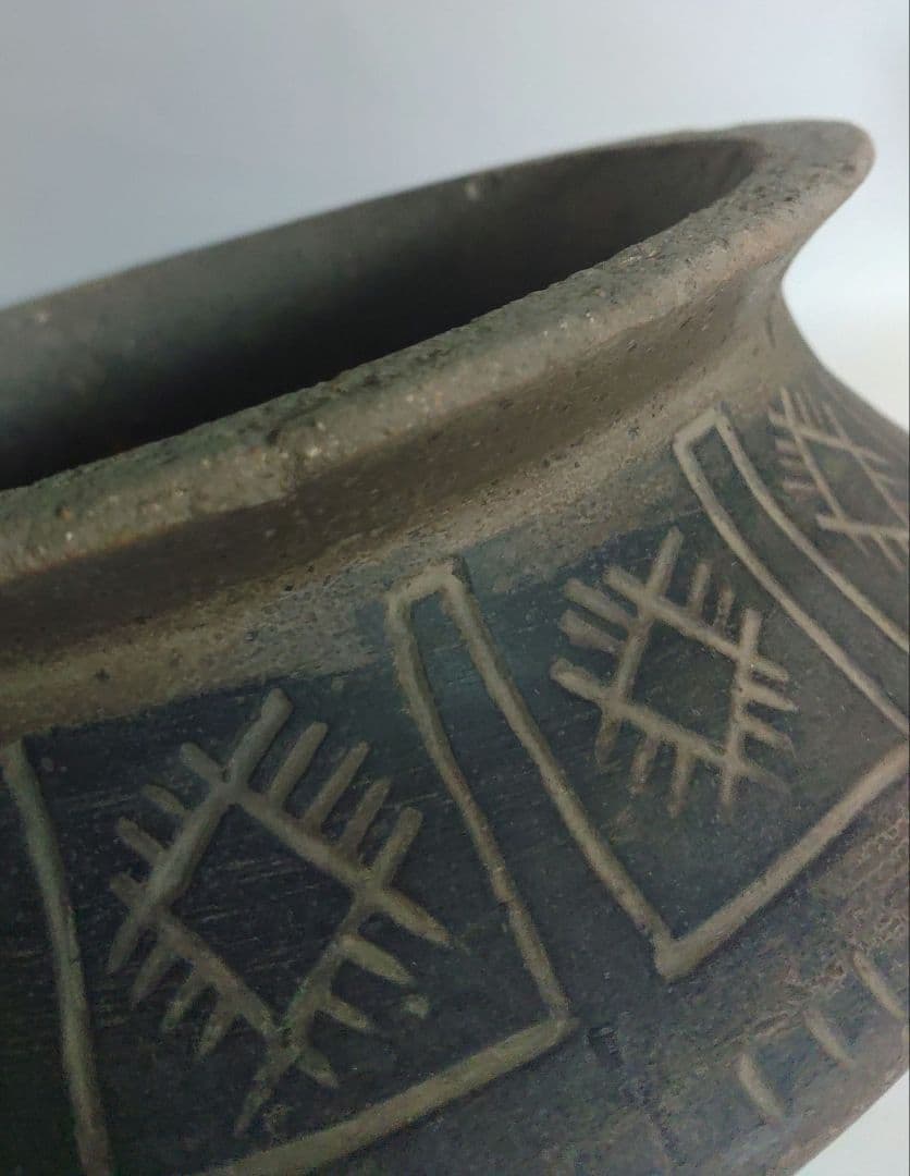 須恵器？　土器？　海外？　アフリカ？　アジア？