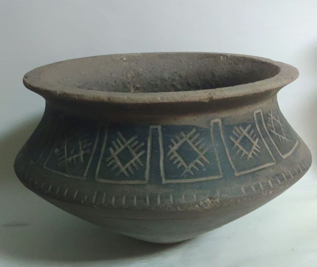 須恵器？　土器？　海外？　アフリカ？　アジア？