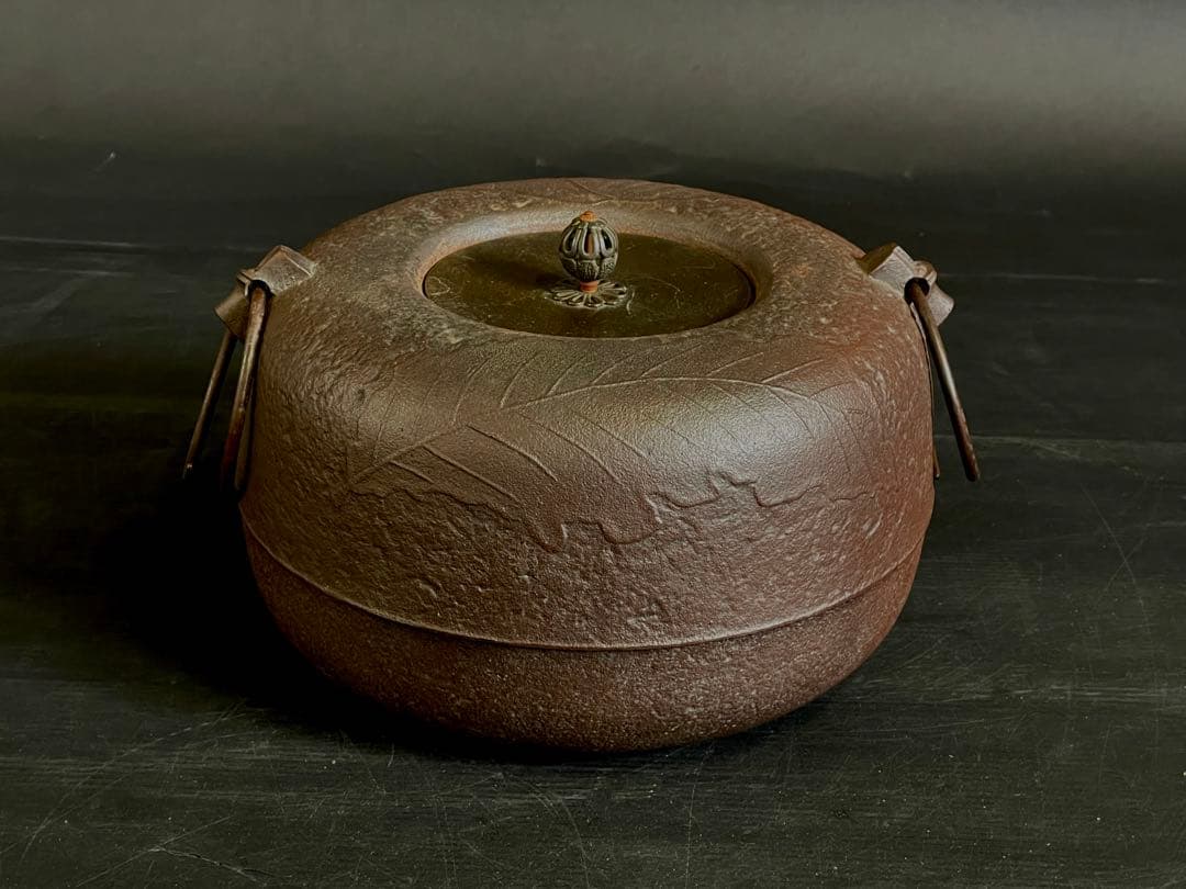 「母」 柏釜 釜師 政光 釜鐶 共箱 黄布 炉釜 茶道具 （109あ）