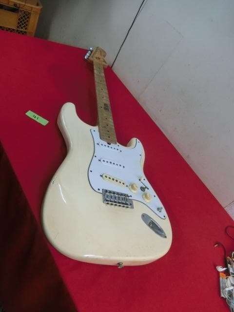 41：Fender Stratocaster エレキギター 部品取りジャンク