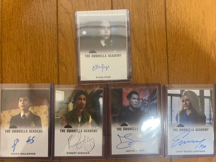 最終値下　アンブレラアカデミー　サイン　オートカードフルコンプ　セット売り